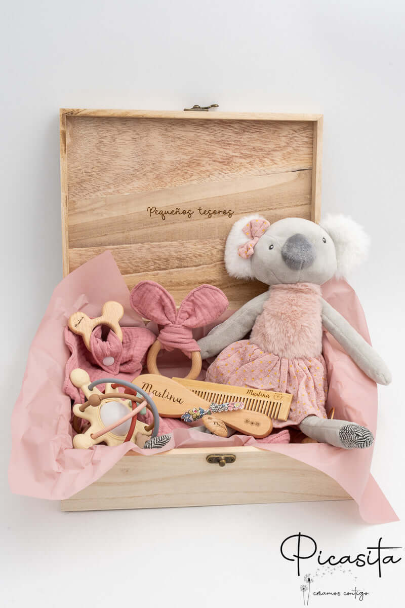 El arte de regalar emociones: Por qué el Cofre de Madera de Picasita es el tesoro definitivo para un recién nacido