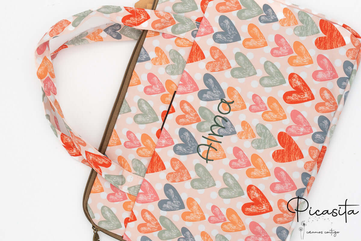 El arte de proteger con identidad: Por qué una funda personalizada es el regalo que el cerebro nunca olvida