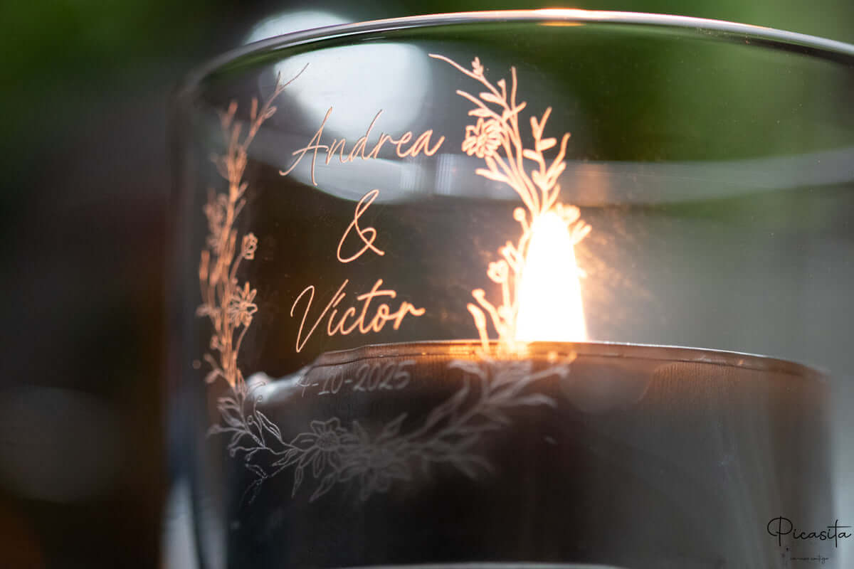 Portavelas de Cristal Personalizado: El Arte de Regalar Recuerdos Iluminados