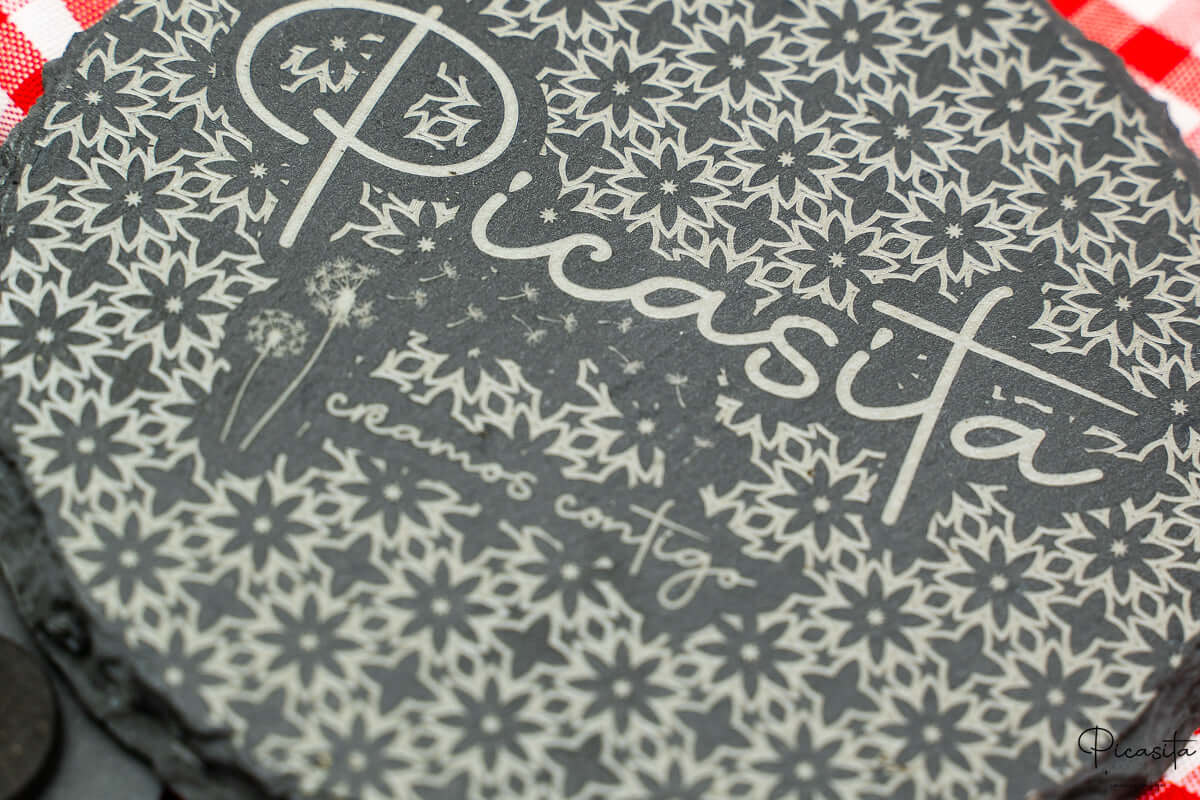 Posavasos de pizarra personalizados: el arte de regalar elegancia y utilidad en una sola pieza