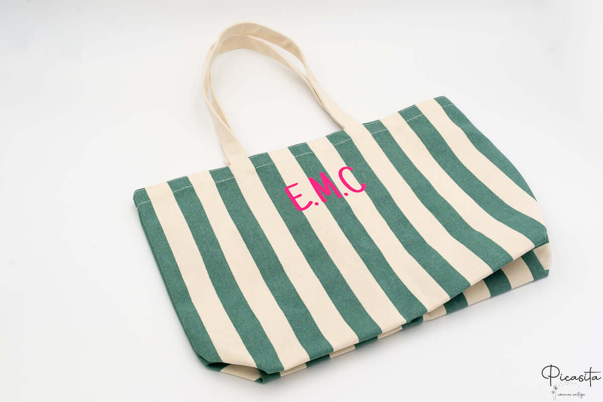 El Arte de Regalar Verano: Por qué la Tote Bag de Rayas Personalizada es el Accesorio Indispensable de la Temporada